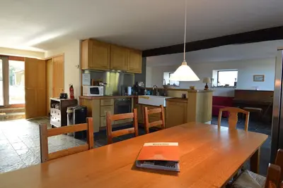 Image de Maison de vacances confortable à Izier avec bibliothèque
