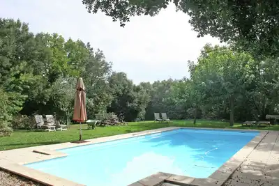 Image de Maison de maître spacieuse à Grignan avec piscine