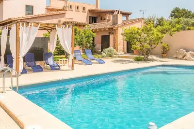 Image de Belle maison de campagne avec piscine privée nichée sur le Pula terrain de golf