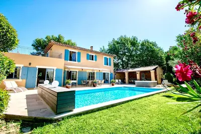 Image de Villa moderne avec piscine & jacuzzi à Villars