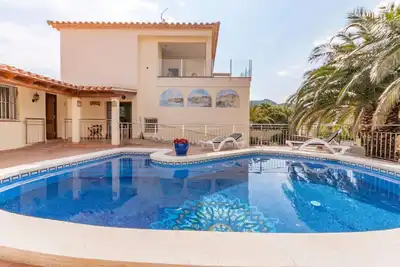 Image de Villa moderne avec piscine privée à Roses