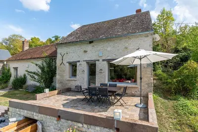 Ferme à Yèvre-le-Châtel avec piscine