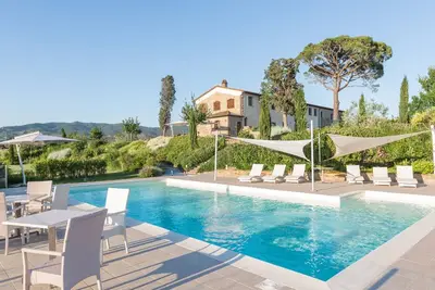 Image de Ferme entre culture et nature, entre Pise et FLorence avec piscine privée