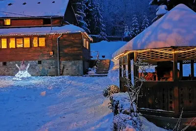 Image de Romantic chalet in the forest area, with a stream in the garden