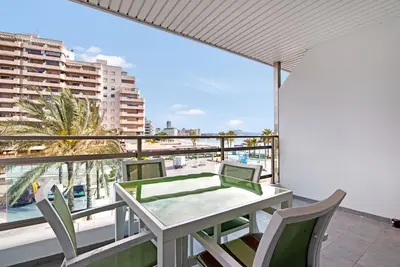 Image de Appartement Luisa avec vue sur la mer, piscine partagée, terrasse et Wi-Fi.