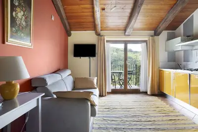 Image de Maison de vacances 'La Corte di Langa Alloggio Topazio' avec piscine partagée et Wi-Fi