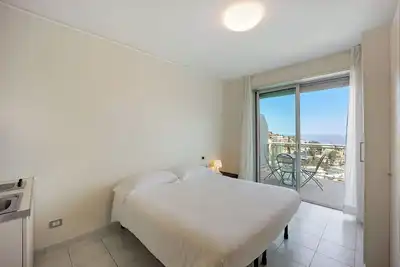 Image de Appartement Hotel Modus Vivendi 406 avec vue sur la mer, piscine, Wi-Fi et terrasse.