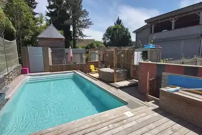 Image de maison avec jardin commun
