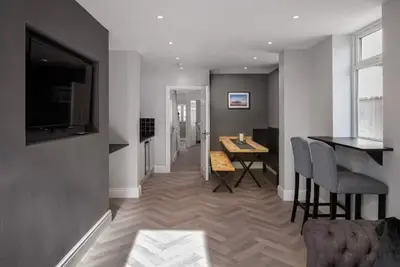 Image de 6 bed Luxury Coastal Townhouse with free parking