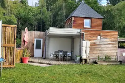 Image de cabane insolite avec piscine commune