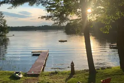 Image de Cozy Lakehouse retreat on beautiful Wildflower Bay