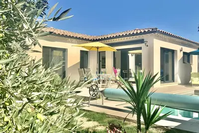 Image de Villa Moderne. Climatisee. Piscine. Barbecue. Sans Vis A Vis. Fibre Optique