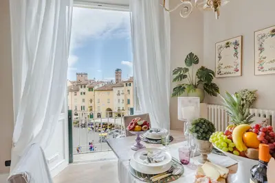 Image de Luxury 3 bedrooms Apartment Amazing Views over the Amphiteatre Square inside the Walls of Lucca