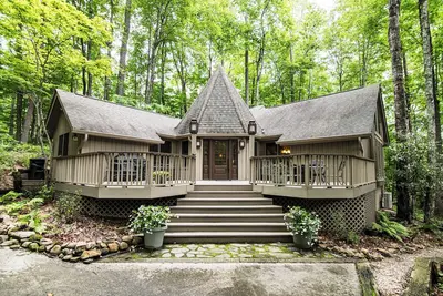 Image de Quaint, Cozy Mountain Home in Sapphire w/ Loft & Amenities, Near Cashiers