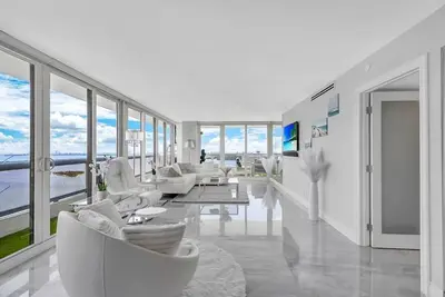 Image de Incredible Waterfront Penthouse with Bay View