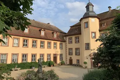Image de Apartment in baroque castle built in 1608 with large garden, lake and tennis court