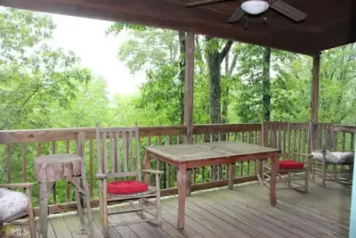 Image de Tree House on Chestnut