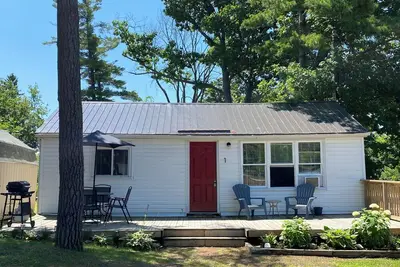 Image de Listen to the waves from your front deck