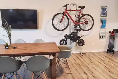 Image de Modern 4 Bedroom Home, 6 mins away from Downtown