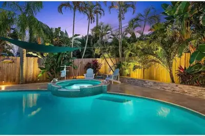 Image de Wow-Tropical paradise in Jupiter 3Bed  2ba with heated saltwater pool and spa.