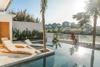 Image de Elegant and modern 4 bedrooms villa pool view