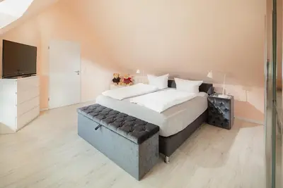 Image de The modern, newly renovated \"Aurora\" vacation apartment is located in Gartenstrasse