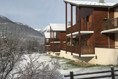 Image de Guillestre T2 avec terrasse, proche des navettes vers les stations du Queyras