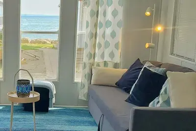 Image de Lake view Beach House with Water parks, Pools, FirePit Bbq and more