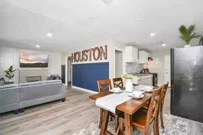 Image de 5Bedroom|2Private MasterSuites|4milesFromAirport🔥