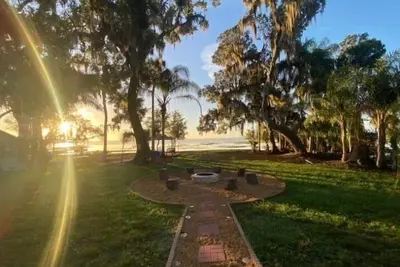 Image de Central Florida lake house in Sunshine State