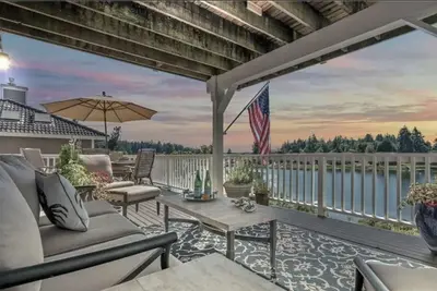 Image de Waterfront House w\/ 4 En-Suites and Private Beach