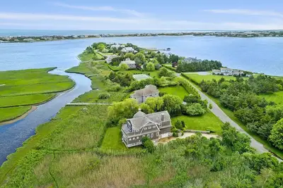 Image de Hamptons Oasis, Water Views, Happy Vibes - Beach Pass