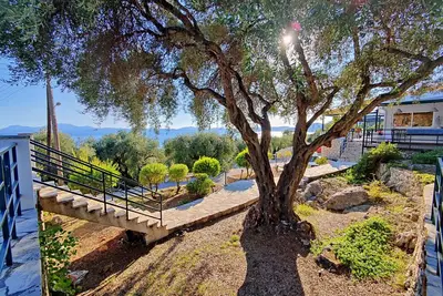 Image de Apartment with sea views in complex with pool and restaurant.