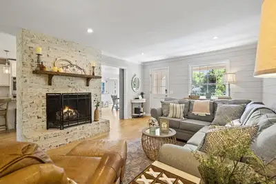 Image de Stylish Country Cottage of Franklin - Large Families - 5 min to Downtown