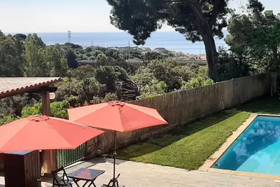 House/Loft With Sea Views, Large Swimming Pool, Very Quiet. 2. 5 Km From The Beach