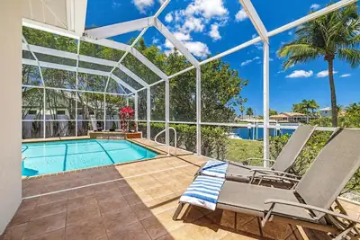 Image de Villa Sienna - Pet friendly home on Gulf-access canal w/electric-heated pool - Swfl Rentals