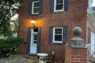 Image de Historic Steckel carriage house with picturesque landscaping