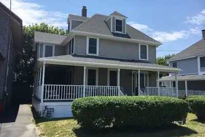 Image de Coveted Hull beach property steps from the ocean