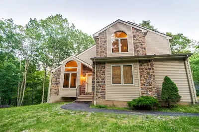 Image de Hot Tub, Pool, Game Room, Arcades and much more