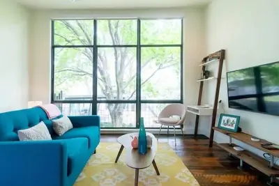 Image de Modern and Spacious Blue Tree House