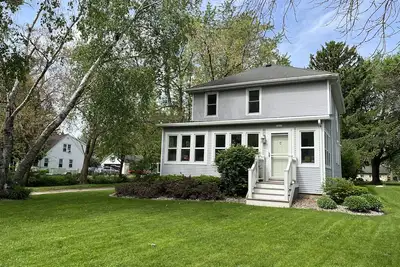 Image de Eaa rental near airport w/firepit, backyard, peekaboo lake view, and a clear sky