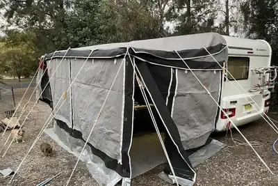 Image de Fully self contained caravan on rural 1. 5 acre property.