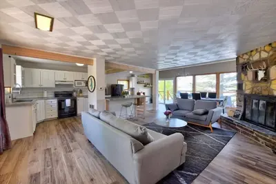 Image de The Last Best Lake Cabin