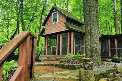 Image de Luxury Romantic Retreat w/ Hot Tub, Cabin in Woods, Perfect for Special Occasion