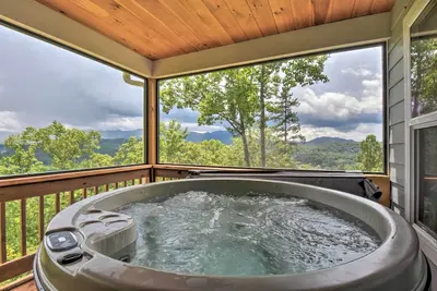 Image de Hot Tub Relaxation & Mtn View: ‘Sky Blue Overlook’