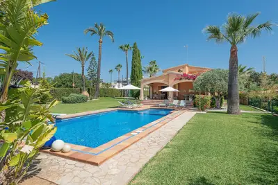 Mulholland Villa - Spectacular villa with private pool and free WiFi.