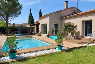 Image de Maison au calme avec piscine, pergola, Bbq, jardin arboré, 4 chambres et 3 Sdb
