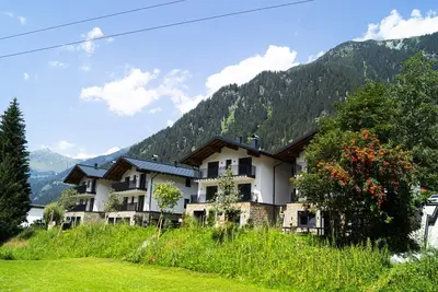 Image de Deux chalets luxueux, pouvant aller chacun jusqu'à 24 personnes