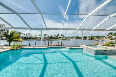 Image de Villa Beach Estate-great views, large pool & spa, kayaks, tiki hut