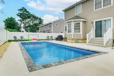 Image de Spacious Brigantine Home ~ 1 Block to Beach!